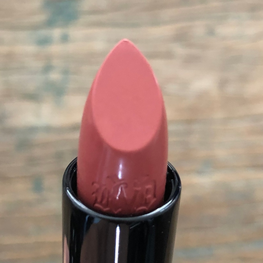 Studded Kiss Crème Lipstick- Lolita